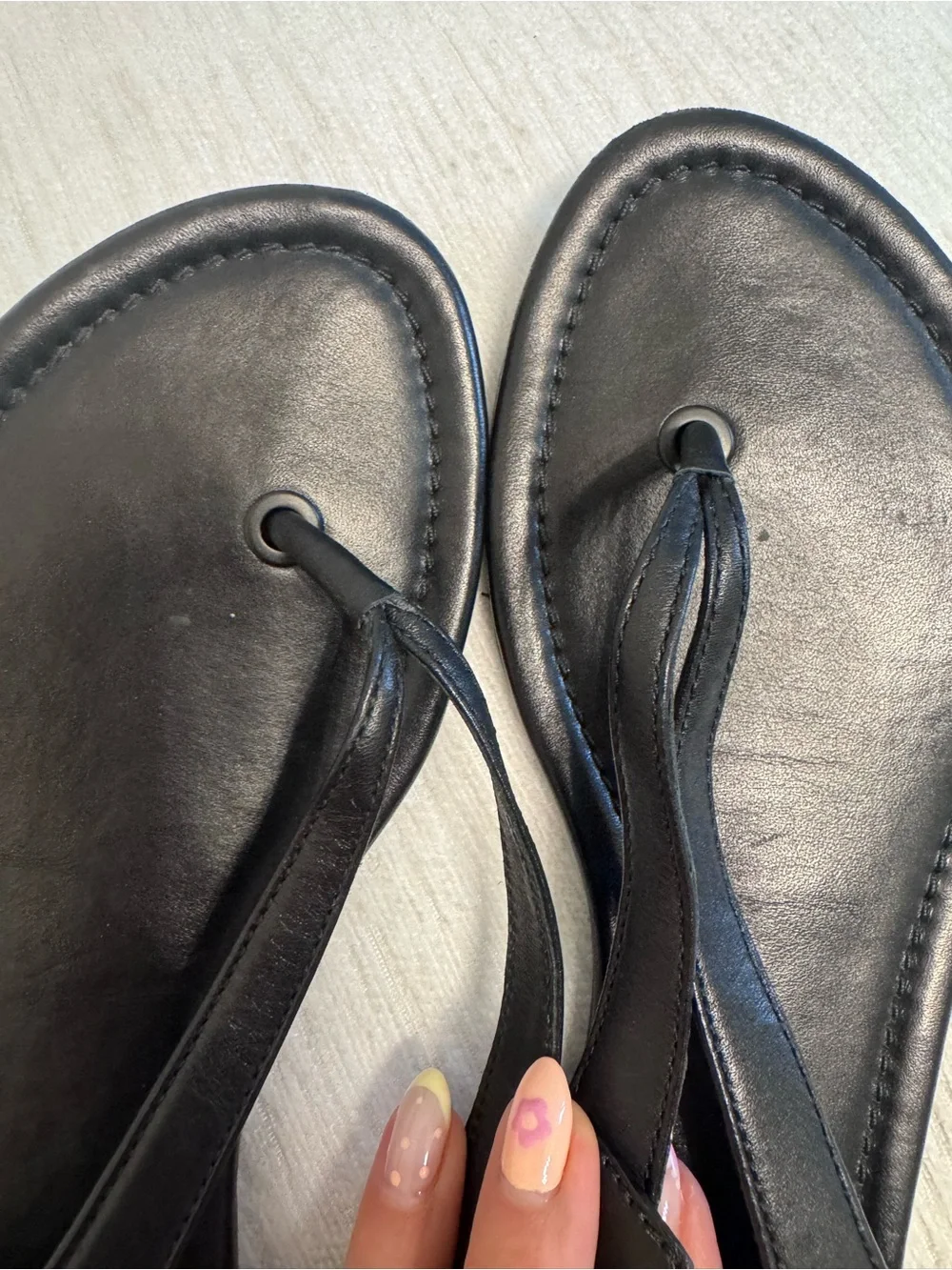 Tory Burch Black Leather Thong Sandals Size 8 Classic Logo